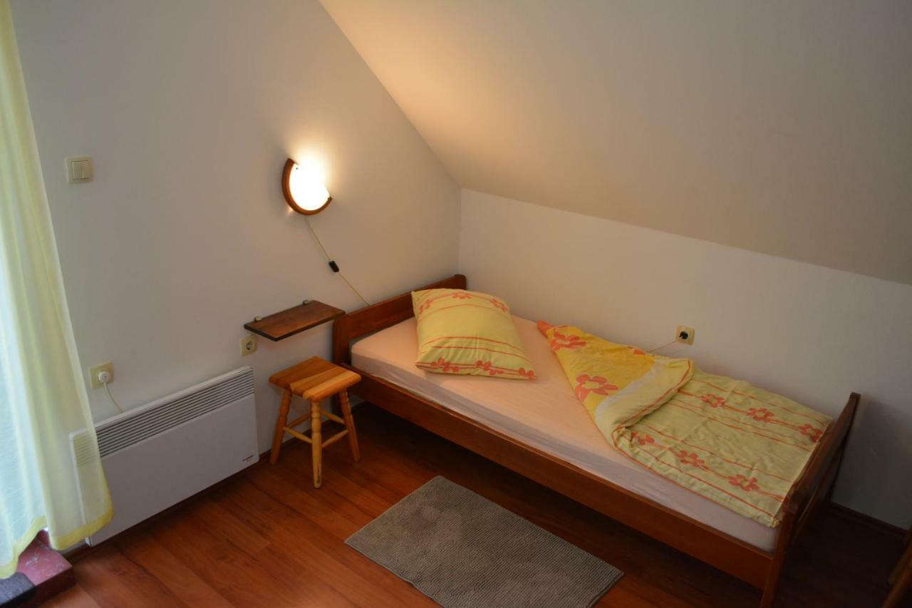 Holiday Home Coprnicka Hisa Skrad Екстер'єр фото